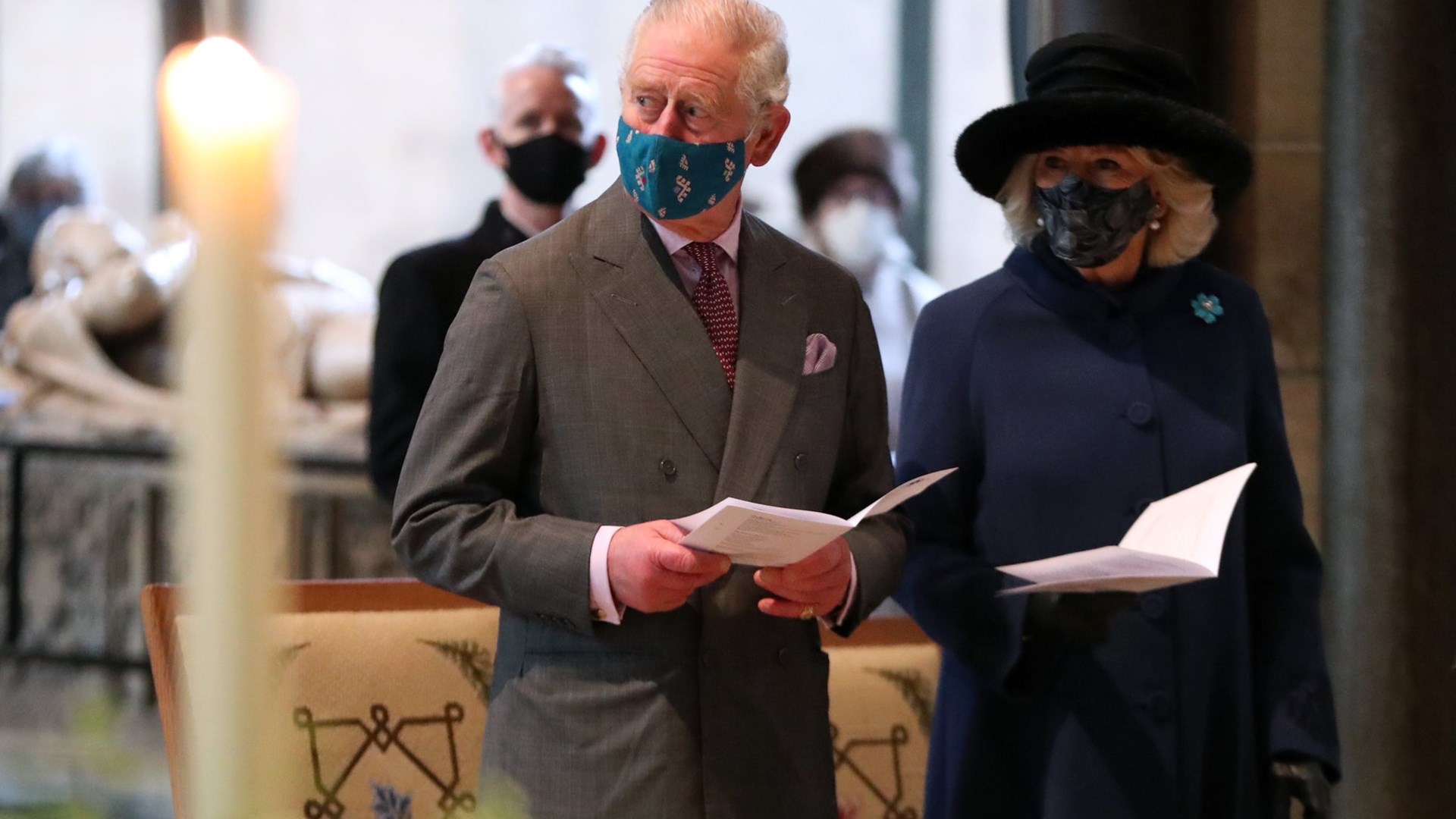 Κορονοϊός: Εμβολιάστηκαν ο πρίγκιπας Κάρολος και η Καμίλα