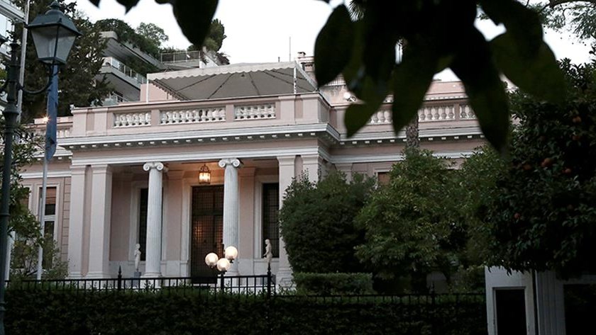 Κορονοϊός: Σύσκεψη στο Μαξίμου για τα μέτρα στους χώρους εργασίας