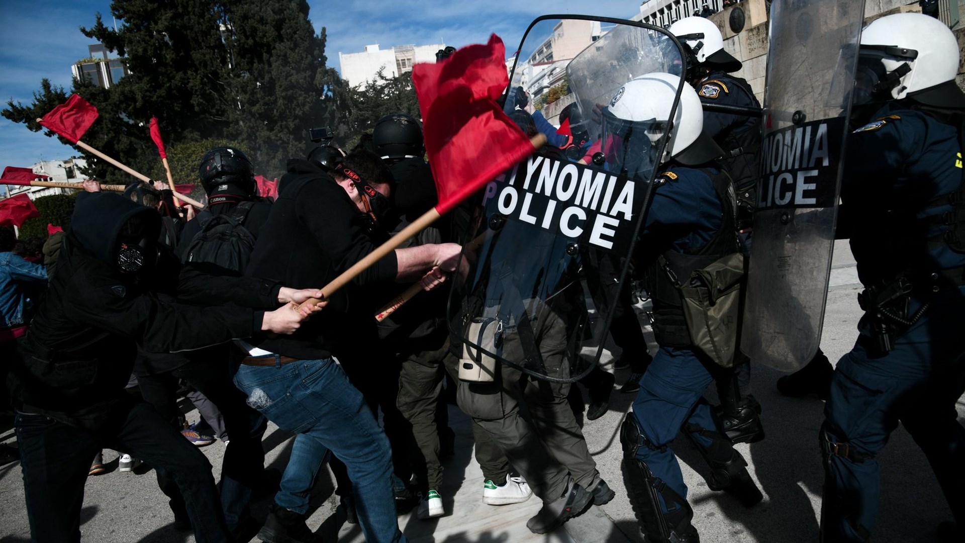 Πανεκπαιδευτικό συλλαλητήριο: Καρέ-καρέ τα επεισόδια στην Αθήνα