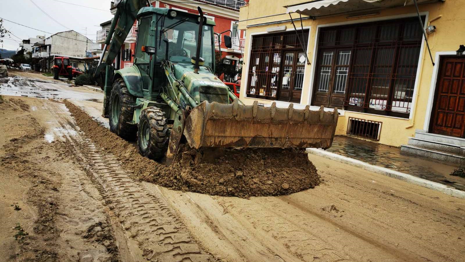 O Στρατός στην αποκατάσταση των ζημιών στη Σάμο – ΦΩΤΟ