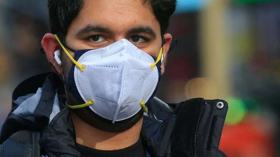 Κορονοϊός: Το αμερικανικό CDC συνιστά διπλές ή εφαρμοστές μάσκες – Τι έδειξε έρευνα