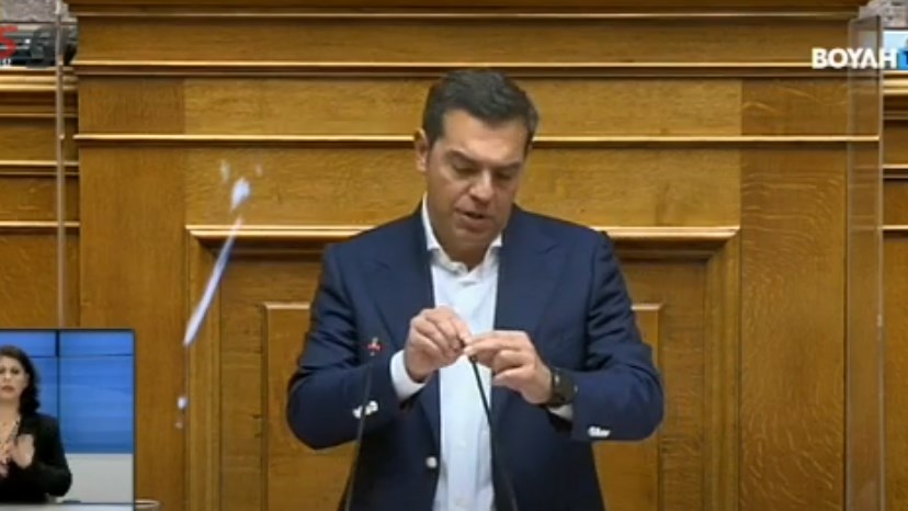 Βουλή: Η ζημιά στο μικρόφωνο και το “καρφί” του Τσίπρα για τον Μητσοτάκη – ΒΙΝΤΕΟ