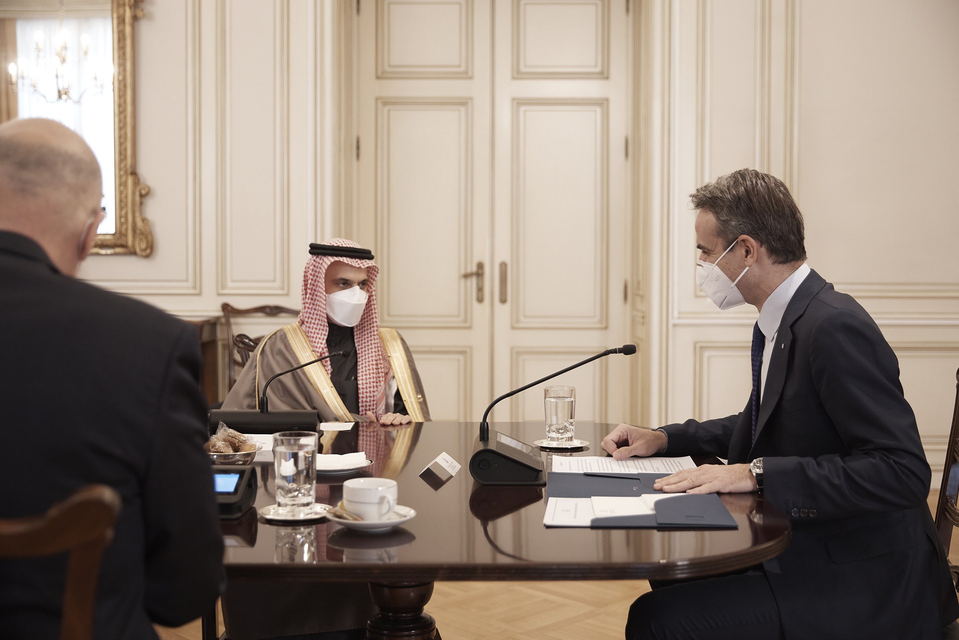 Συνάντηση Μητσοτάκη με ΥΠΕΞ Σαουδικής Αραβίας: Ενισχυμένη συνεργασία σε οικονομία και άμυνα