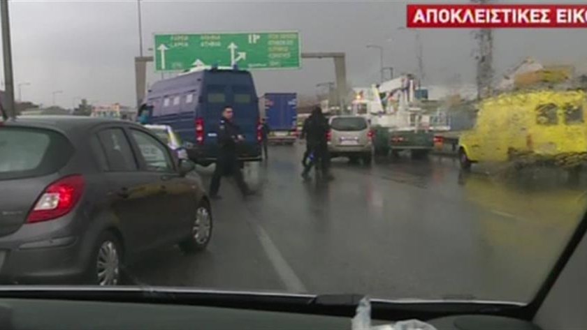 Καραμπόλα στον Κηφισό: Η Πόλα Ρούπα βρισκόταν στην κλούβα της ΕΛ.ΑΣ. – ΒΙΝΤΕΟ