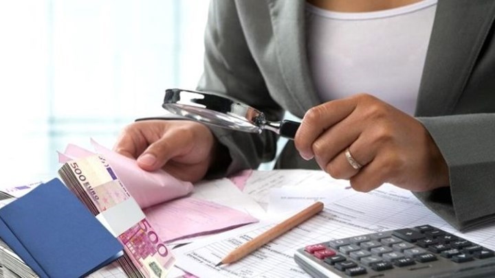 Ύποπτοι για «ξέπλυμα» όσοι… δεν πληρώνουν φόρους – Τι λέει η εγκύκλιος της εφορίας για το «μαύρο χρήμα»