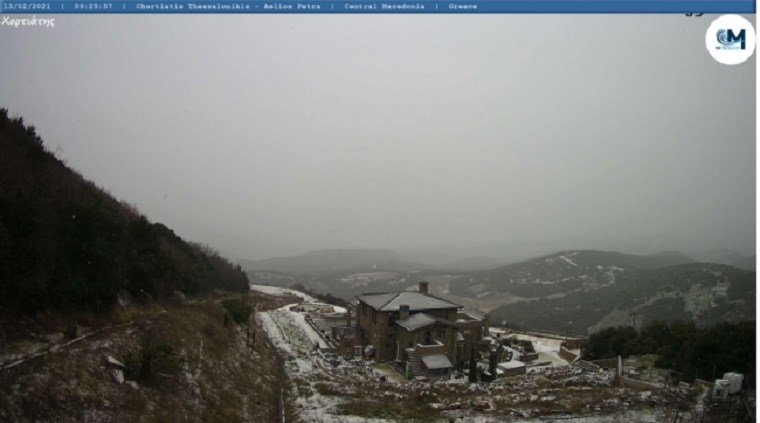 Κακοκαιρία “Μήδεια”: Χιονίζει στη Θεσσαλονίκη – Τσουχτερό κρύο σε όλη τη Βόρεια Ελλάδα – ΦΩΤΟ