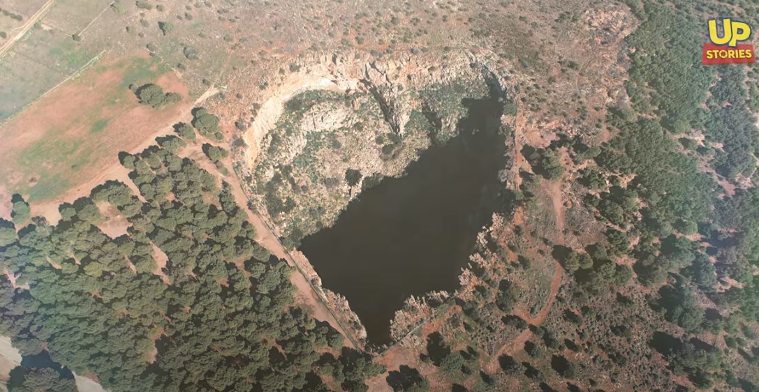 Ο γιγάντιος κρατήρας της Αττικής σε σχήμα καρδιάς – ΒΙΝΤΕΟ από drone