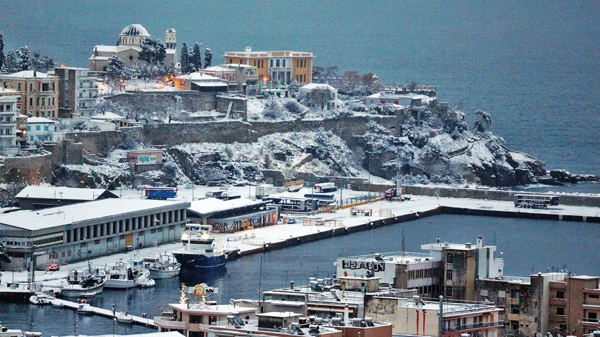 Κακοκαιρία “Μήδεια”: Χιόνι μέχρι τη θάλασσα στην Καβάλα – Πού χρειάζονται αλυσίδες σε Αν. Μακεδονία-Θράκη
