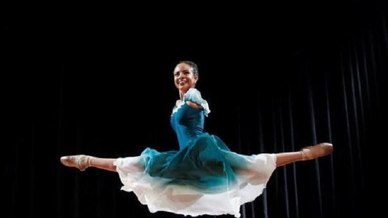 Βιτόρια Μπουένο: Συγκλονίζει η 16χρονη μπαλαρίνα χωρίς χέρια – ΒΙΝΤΕΟ