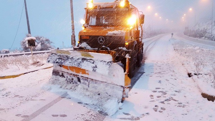 “Μήδεια”: Στο σκοτάδι οι Σποράδες – Ολονύχτιος αγώνας να μείνουν ανοιχτοί οι δρόμοι σε Πήλιο και Βόλο