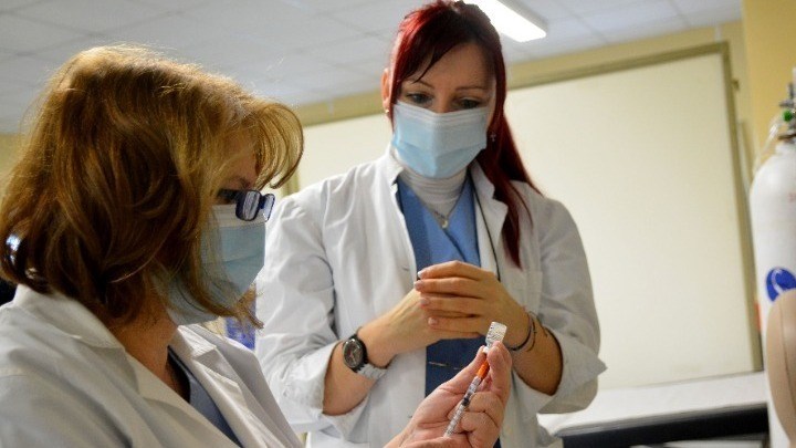 Η “ακτινογραφία” των εμβολίων: Τα οκτώ σκευάσματα κατά του κορονοϊού