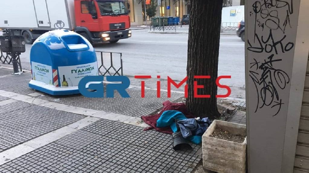 Θεσσαλονίκη: Πέταξε τα ρούχα της στην Τσιμισκή και άρχισε να περπατάει γυμνή – ΦΩΤΟ