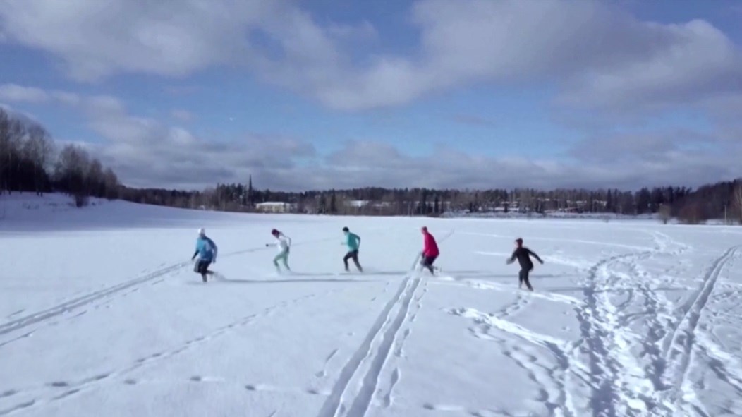 Φινλανδία: Άφησαν τα γυμναστήρια και έπιασαν το… τρέξιμο στο χιόνι