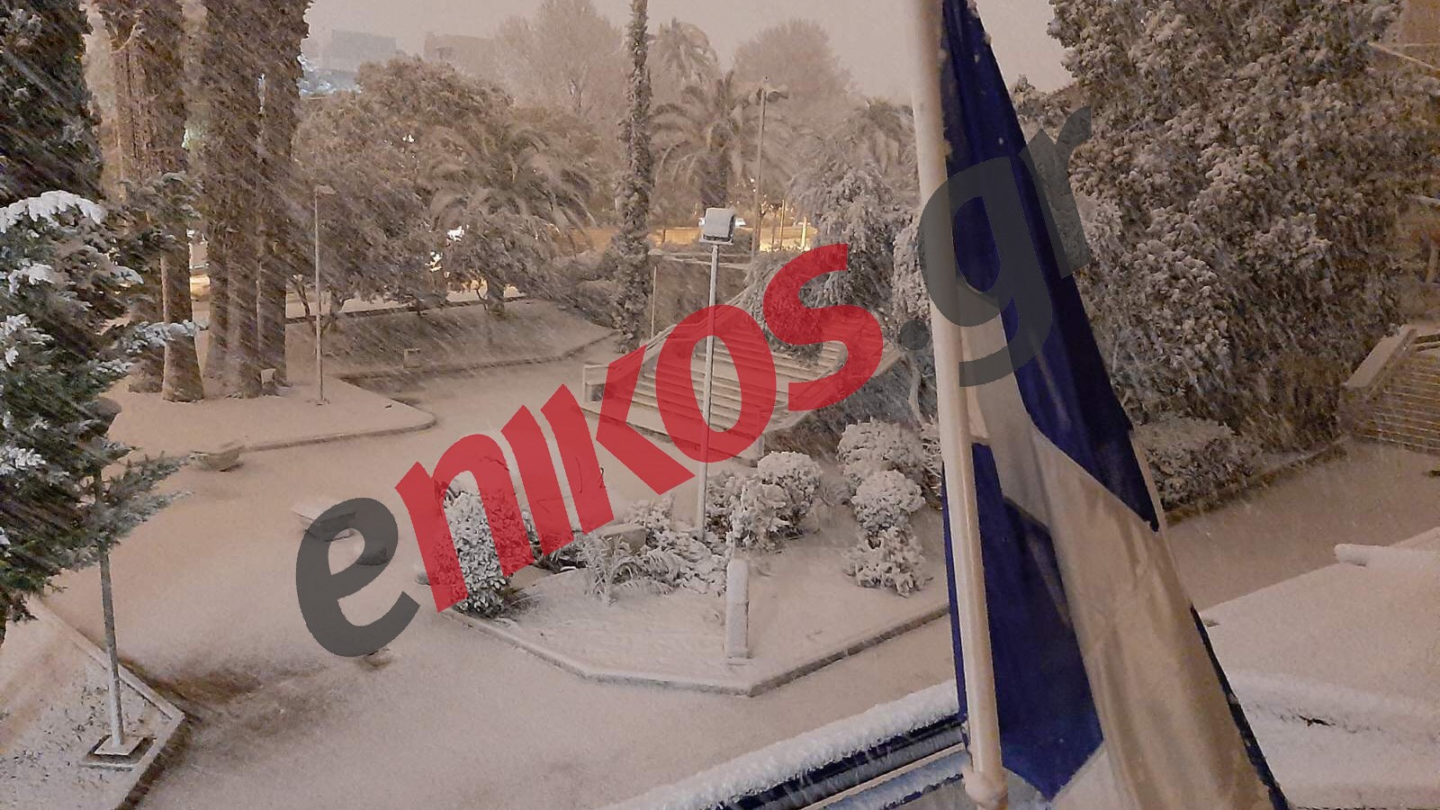 “Μήδεια”: Στα “λευκά” ντύθηκε η κεντρική πλατεία στο Χαλάνδρι – ΦΩΤΟ αναγνώστη