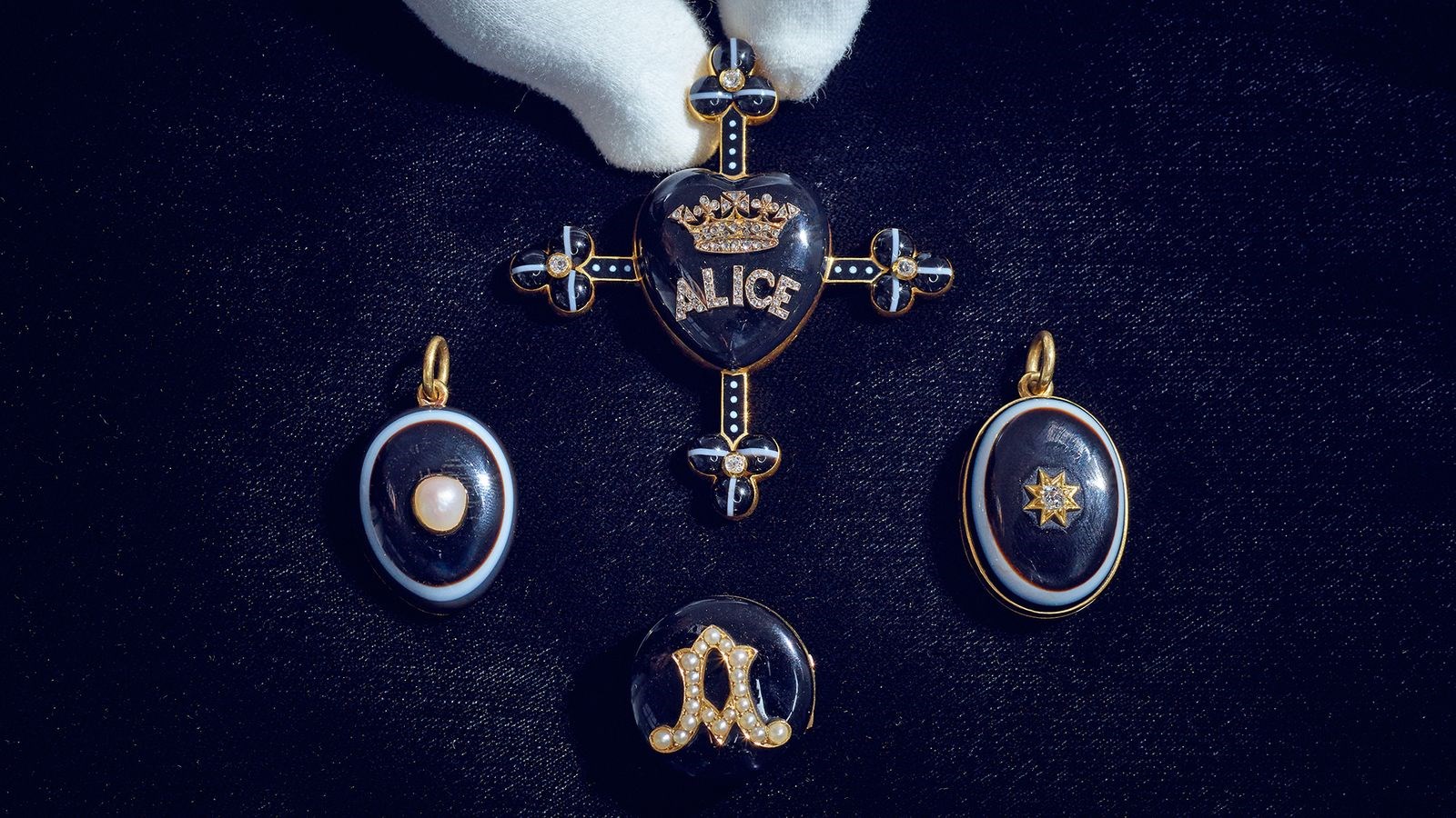 Βασίλισσα Βικτώρια: Στο «σφυρί» τα κοσμήματα «πένθους» της
