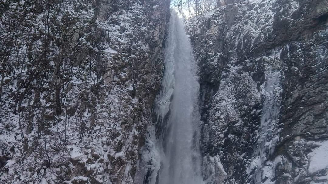 Κακοκαιρία “Μήδεια”: Πάγωσε ο καταρράκτης του Λειβαδίτη στην Ξάνθη – ΦΩΤΟ