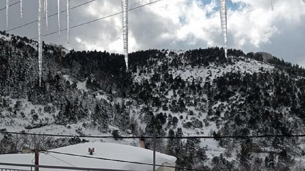 “Μήδεια”: Η κακοκαιρία “σάρωσε” την Εύβοια – Προβλήματα από τις σφοδρές χιονοπτώσεις