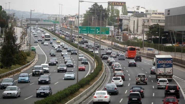 Αθηνών-Λαμίας: Αποκαταστάθηκε η κυκλοφορία των οχημάτων – Είχε ανατραπεί νταλίκα