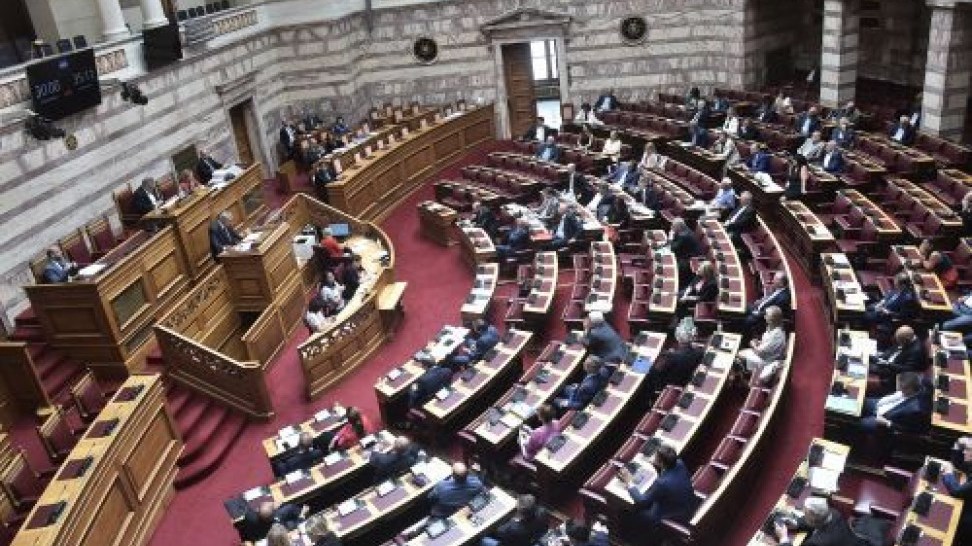 Βουλή: Υπερψηφίστηκε το νομοσχέδιο για τον νέο Οργανισμό του Υπουργείου Εξωτερικών