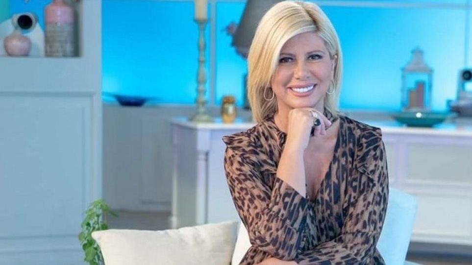 Ζήνα Κουτσελίνη: Δύο μέρες χωρίς ρεύμα, πήγε στο κανάλι με πετσέτες για να κάνει μπάνιο – ΦΩΤΟ