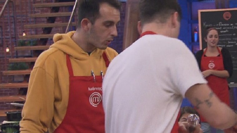 MasterChef: Εκνευρισμός στην κόκκινη ομάδα με τον αρχηγό… εκτός εαυτού – Έβαλε τις φωνές ο Ιωάννης