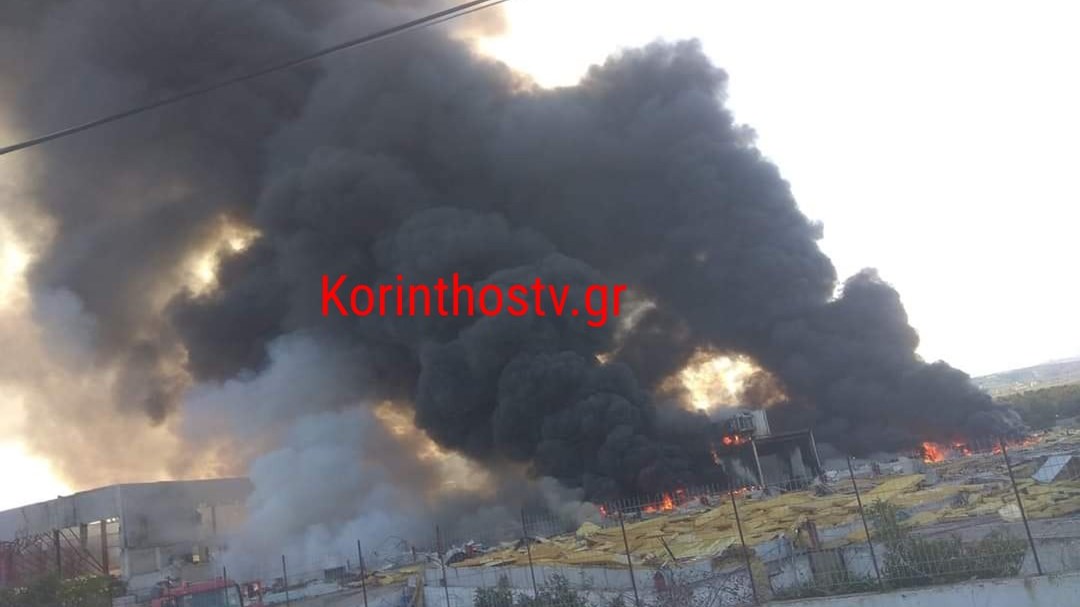 Ζευγολατιό: Φωτιά σε εγκαταλειμμένο εργοστάσιο – Στον χώρο υπάρχει δεξαμενή με αμμωνία – ΦΩΤΟ – ΒΙΝΤΕΟ