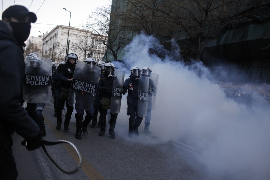 Αθήνα: Ένταση και χημικά σε συγκέντρωση για τον Κουφοντίνα – ΒΙΝΤΕΟ