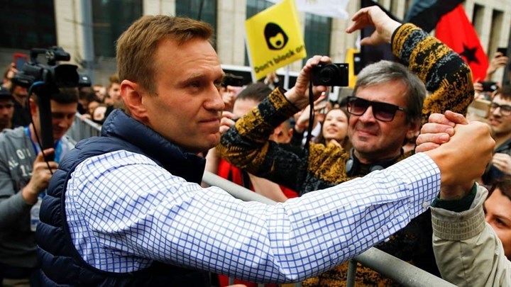 Ναβάλνι: Ενώπιον του δικαστηρίου για δύο υποθέσεις – Τα “πυρά” κατά Πούτιν