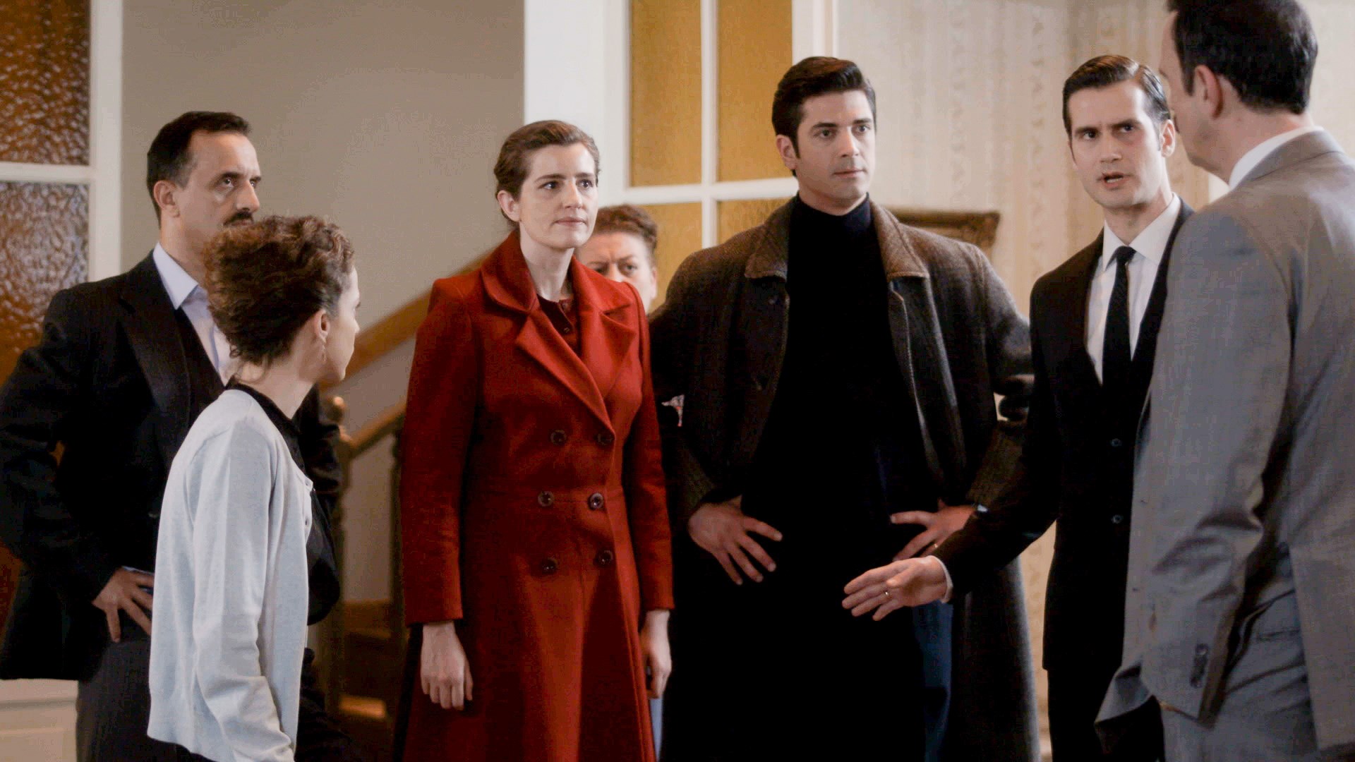 Άγριες Μέλισσες: Μια δολοφονία θα οδηγήσει την Ελένη σε κατάρρευση – Ποιος είναι ο πραγματικός ένοχος;