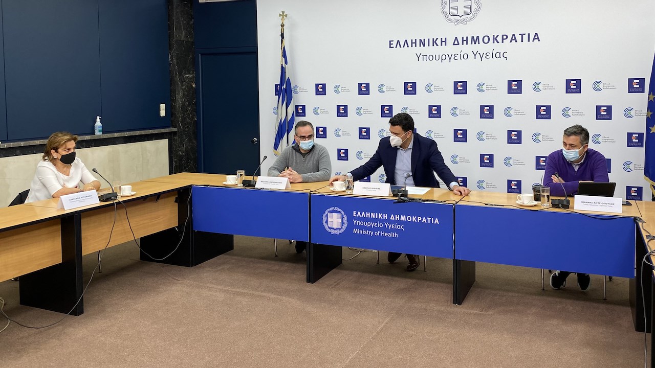 Συνάντηση Κικίλια για τις ΜΕΘ στα νοσοκομεία της Αττικής: Κρίσιμες οι επόμενες 15 ημέρες