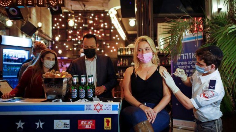 Κορονοϊός – Ισραήλ: Στο 50% ο εμβολιασμός – Ανοίγει η οικονομική δραστηριότητα