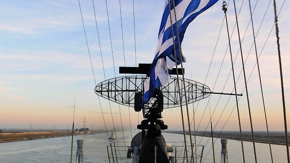 Φρεγάτα “ΥΔΡΑ”: Επίδειξη σημαίας στον Περσικό Κόλπο – Η Ελλάδα επέστρεψε στα Ηνωμένα Αραβικά Εμιράτα