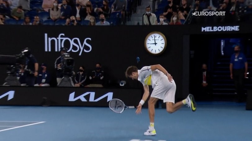 Μεντβέντεφ: Έσπασε τη ρακέτα του έπειτα από χαμένο πόντο κόντρα στον Τζόκοβιτς – ΒΙΝΤΕΟ