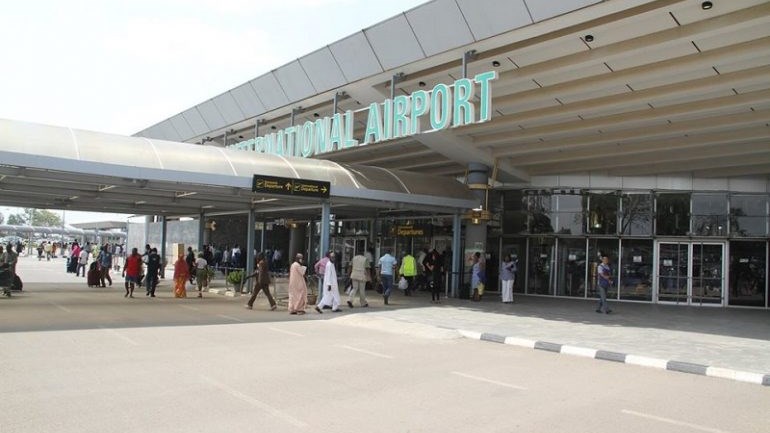 Νιγηρία: Συνετρίβη στρατιωτικό αεροσκάφος ενώ προσέγγιζε το αεροδρόμιο της Αμπούτζα