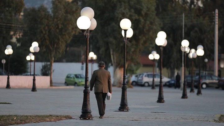 Lockdown: Άνοιγμα με δόσεις – Μελετούν νέο sms για τα καταστήματα – Τι θα γίνει με την εστίαση