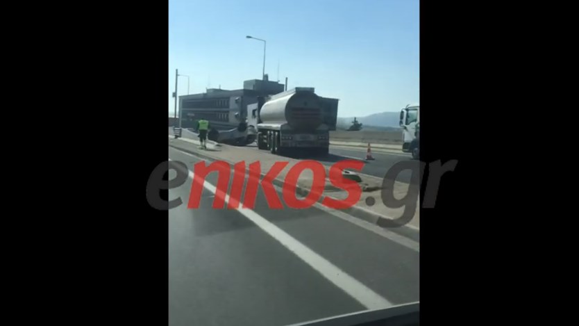 Τροχαίο στον Κηφισό – Αυτοκίνητο συγκρούστηκε με φορτηγό – ΒΙΝΤΕΟ αναγνώστη