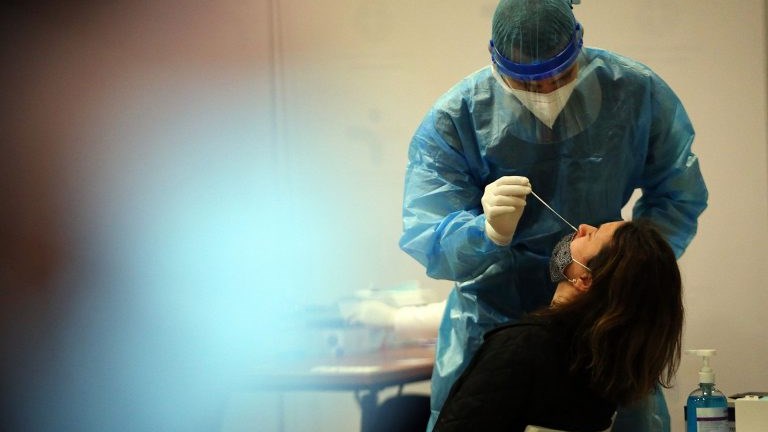 Κορονοϊός: Συναγερμός στον Πειραιά – Περισσότερα από 70 κρούσματα σε ιδιωτική κλινική