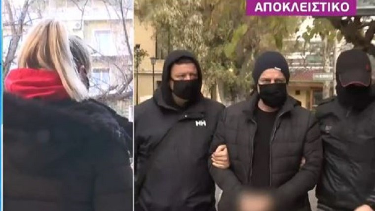 Μαρτυρία-σοκ από γειτόνισσα του Λιγνάδη: Είχε κατέβει πισώπλατα μαχαιρωμένος – ΒΙΝΤΕΟ