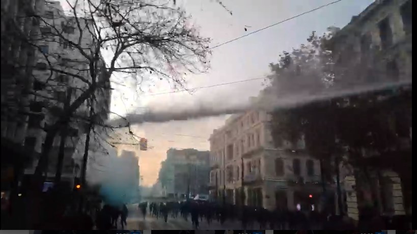 Κουφοντίνας: ΒΙΝΤΕΟ από τα επεισόδια στο κέντρο της Αθήνας – Πορεία και στη Θεσσαλονίκη
