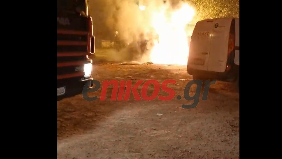 Χαλάνδρι: Γκαζάκια σε εταιρεία κούριερ – Καρέ – καρέ η επιχείρηση κατάσβεσης – ΒΙΝΤΕΟ