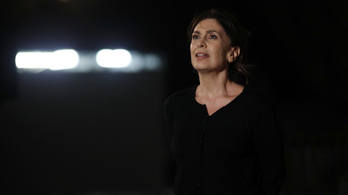 Η Διδασκάλου γιορτάζει τα 10 χρόνια του «Πόρνη από πάνω» με περιοδεία ανά την Ελλάδα