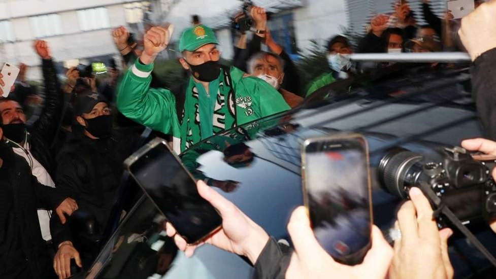 Παναθηναϊκός: Παροξυσμός στο αεροδρόμιο για Χεζόνια – “Ζω ένα όνειρο” είπε ο Κροάτης