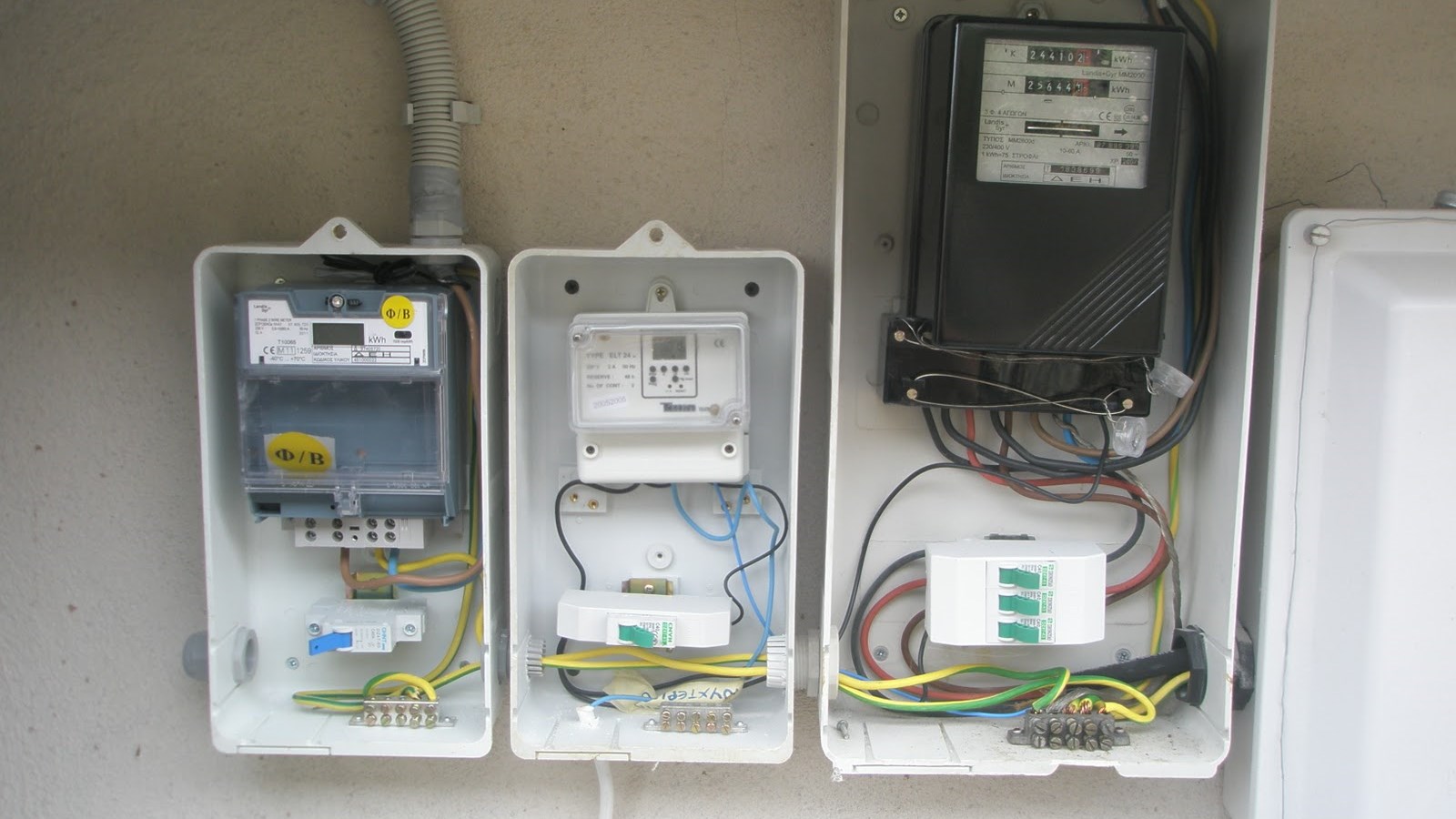 Ευάλωτα νοικοκυριά: Επεκτείνεται η ρύθμιση για την επανασύνδεση του ηλεκτρικού ρεύματος – Ποιους αφορά