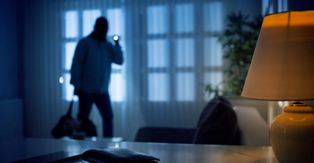 Χειροπέδες σε διαρρήκτες που άνοιγαν διαμερίσματα με αντικλείδια – πασπαρτού