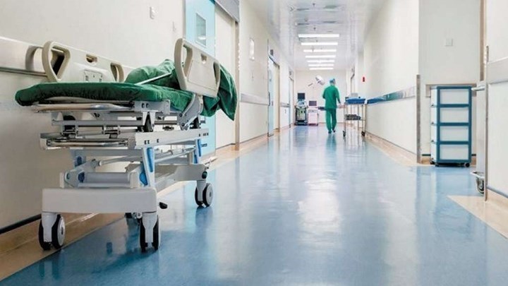 Κορονοϊός: Ρεκόρ εισαγωγών στα νοσοκομεία της Αττικής – Ασφυξία στις ΜΕΘ – Εξιτήριο και το σαββατοκύριακο