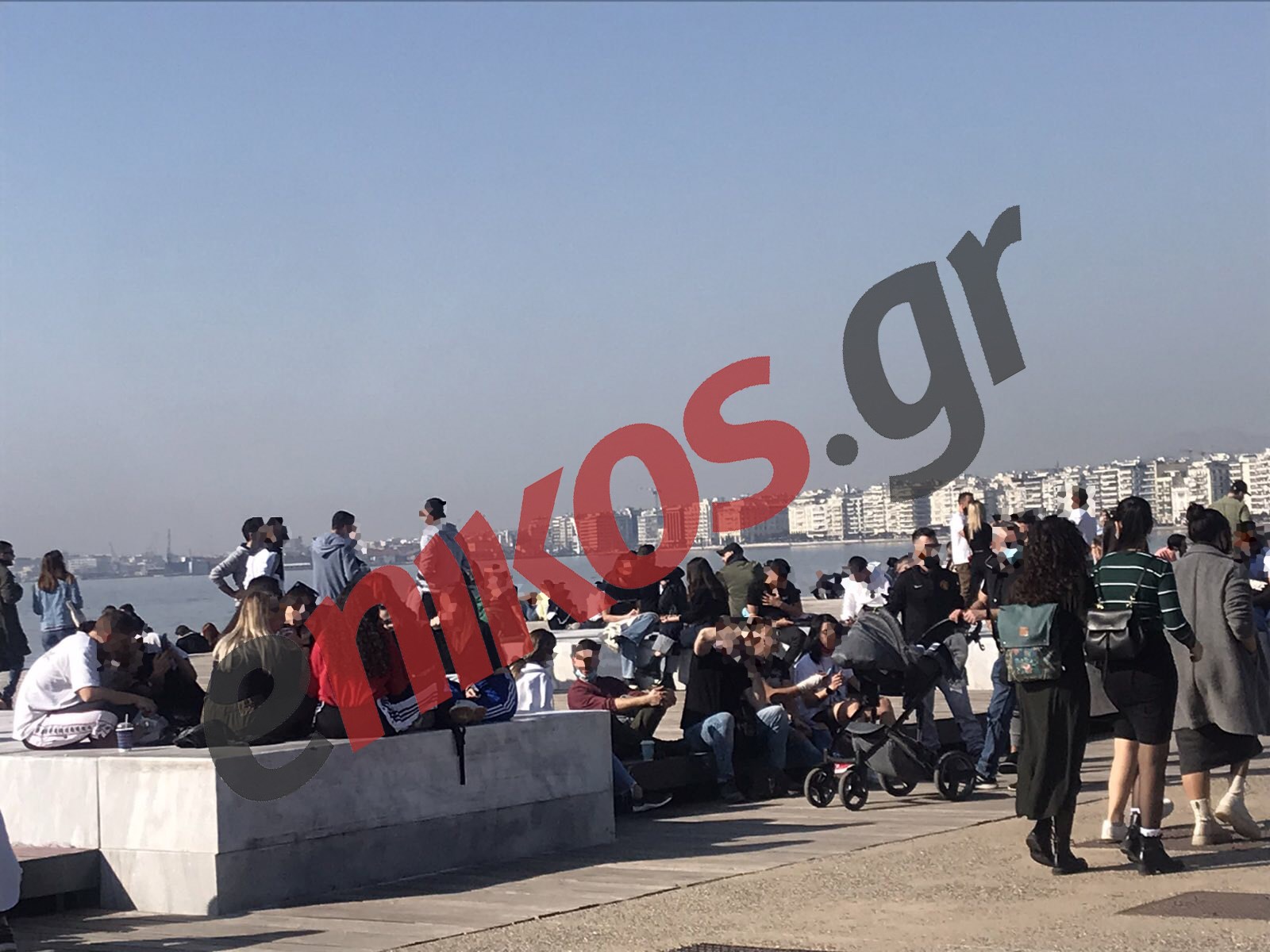Εικόνες συνωστισμού στη Θεσσαλονίκη λίγο πριν από την απαγόρευση κυκλοφορίας – ΦΩΤΟ αναγνώστη