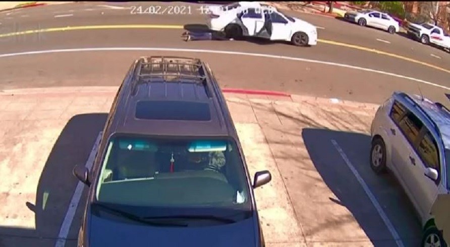 Σοκαριστικό ΒΙΝΤΕΟ: Ληστές σέρνουν γυναίκα με το αυτοκίνητό τους