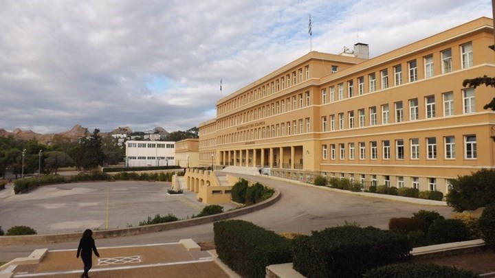 Αρσάκειο: Έκλεισε το γκρουπ αποφοίτων στο Facebook