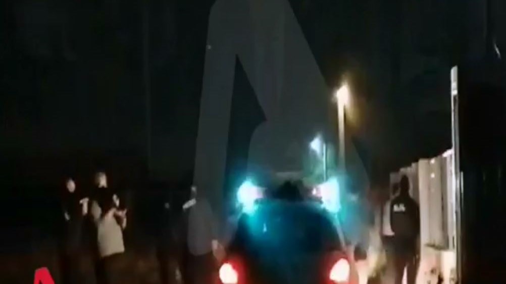 Αρτέμιδα: Καρέ καρέ η έφοδος στο κορονοπάρτι – Πάνω από 70 καλεσμένοι