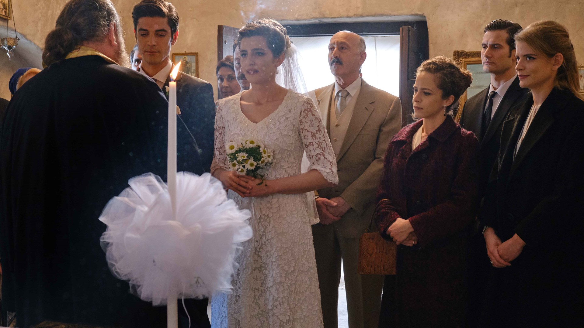 Άγριες Μέλισσες: Σήμερα γάμος γίνεται… Το Διαφάνι γιορτάζει και η Ελένη ντύνεται στα λευκά – ΦΩΤΟ